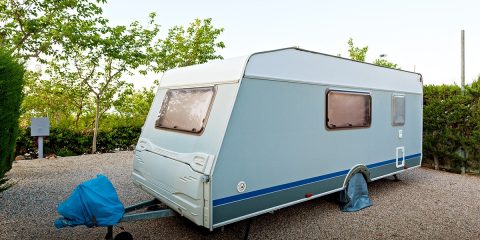 Hoe zit dat: met caravan bergop rijden en loskoppelen