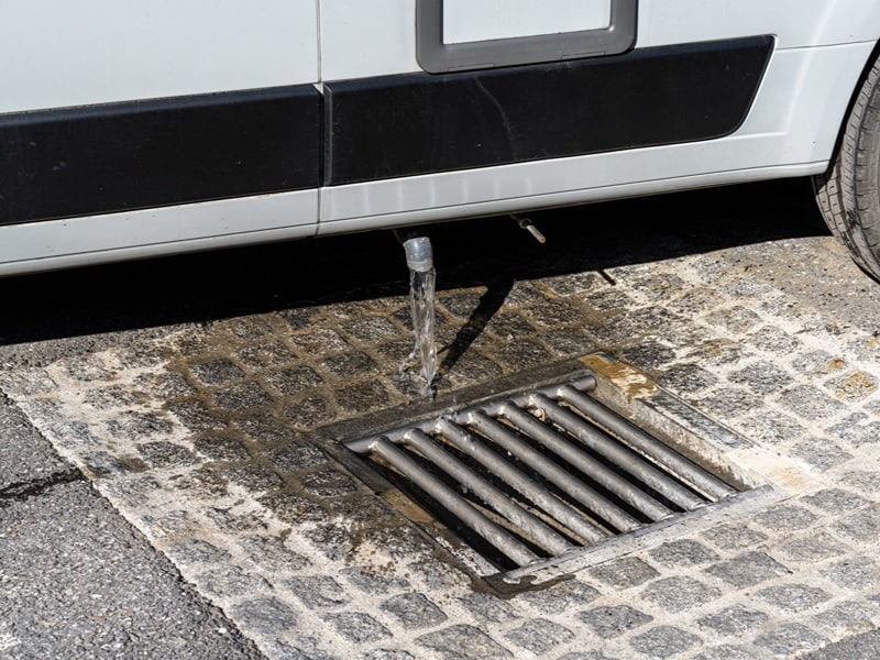 Vuil water van je camper of caravan laten weglopen