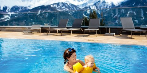 Pret in het peuterbad – tips voor babyzwemmen