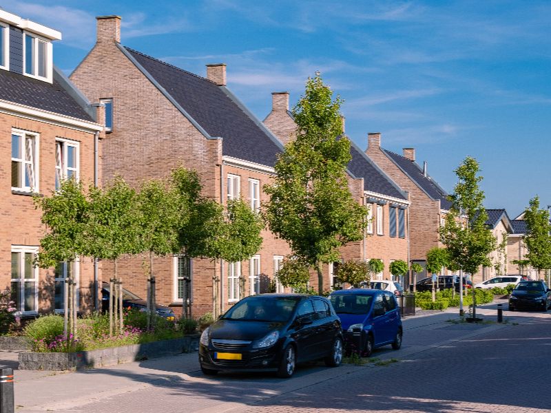 Caravan of camper parkeren op straat