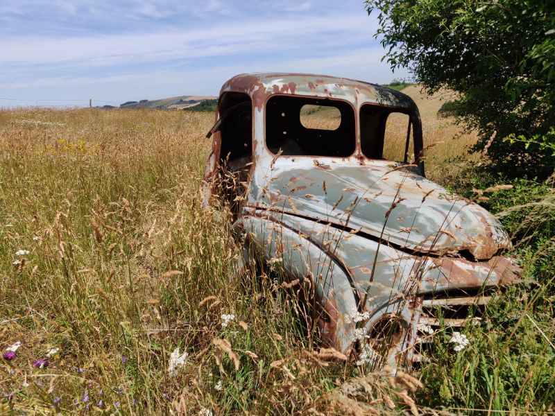 Wrak van een oude Citroën