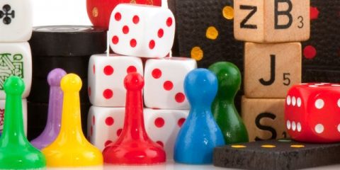 De leukste campingspelletjes voor rond de tafel
