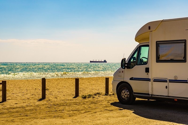 Camper aan zee.