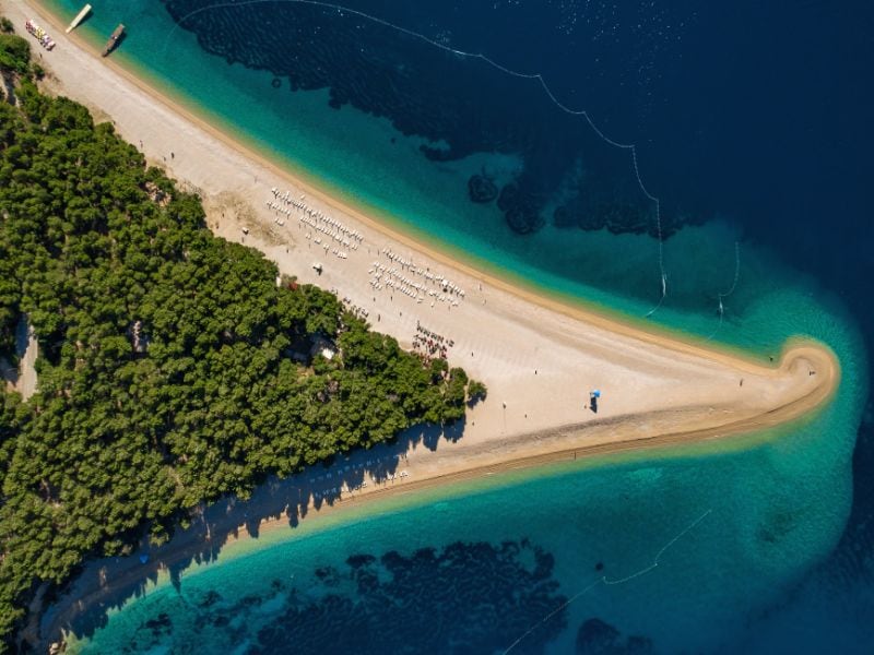 Luchtfoto van strand Zlatni Rat