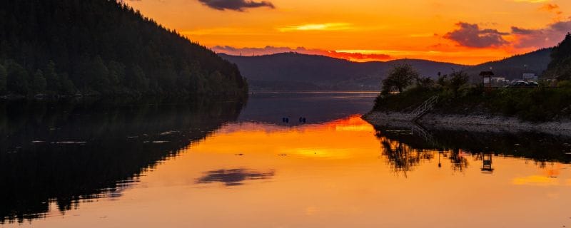 Ein Bilderbuch-Sonnenuntergang am Schluchsee.