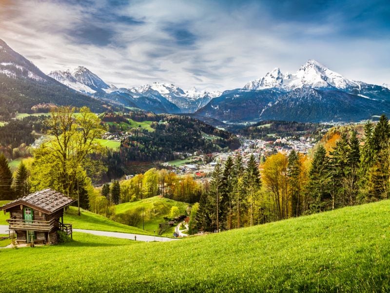 Er zijn maar liefst 150 verschillende Duitse vakantieroutes. Wat dacht je van een beetje klimwerk - en fantastische uitzichten - in de Duitse Alpen?