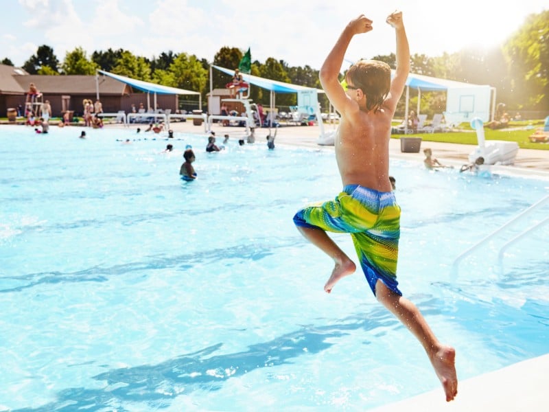 Many French campsite swimming pools do not allow loose-fitting swimming trunks. So, check before you go or make sure you always take tight-fitting swimming trunks with you just in case.