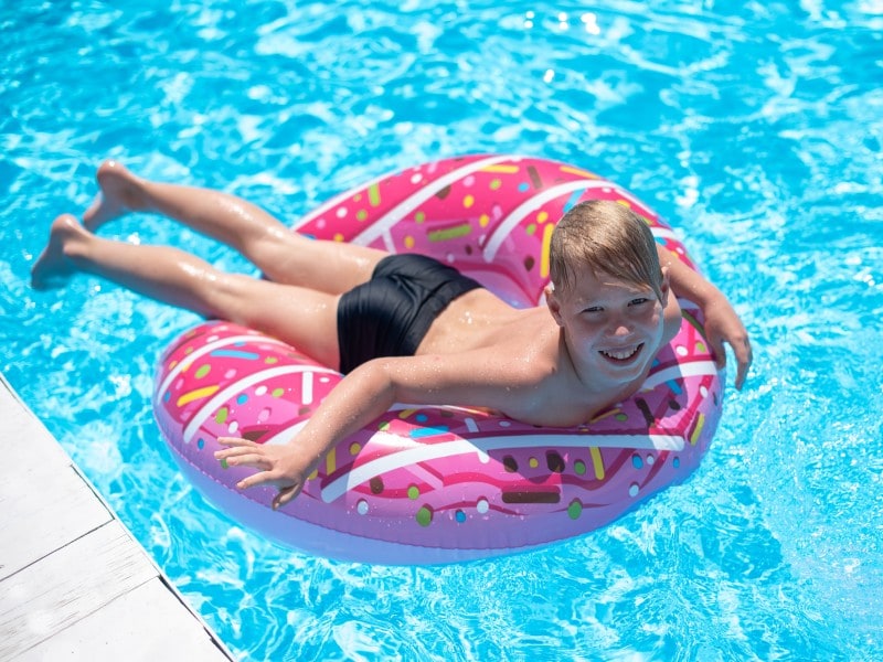 The French do not like long swimming trunks in the water. Short swimming trunks are considered more hygienic and environmentally friendlier than long trunks.