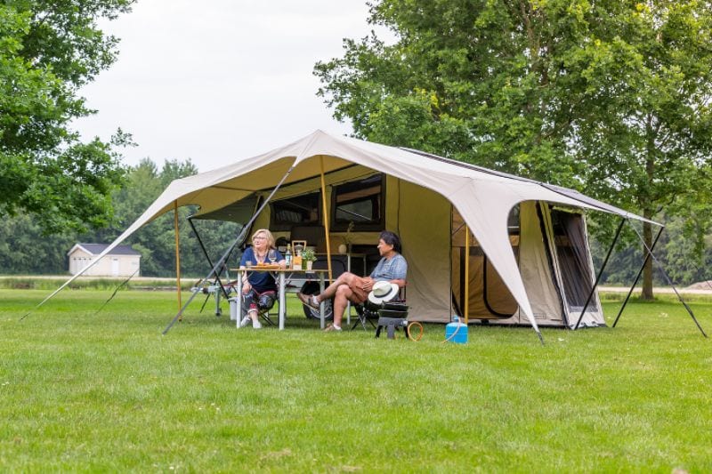 Campooz vouwwagen op grasveld