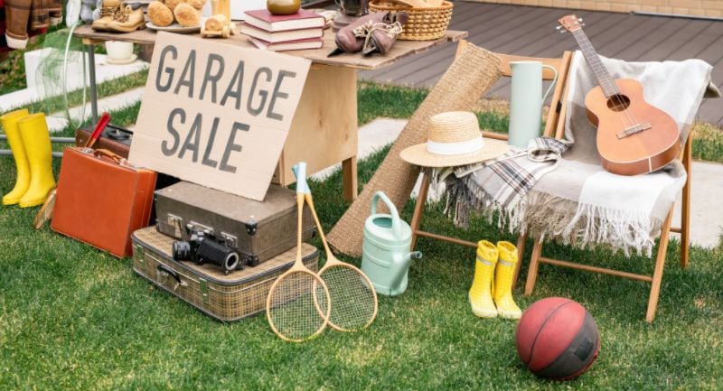 Campingspullen op de garage sale