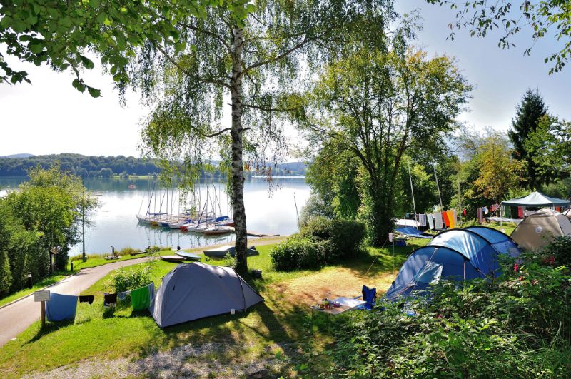 camping met nieuwe en tweedehands tent