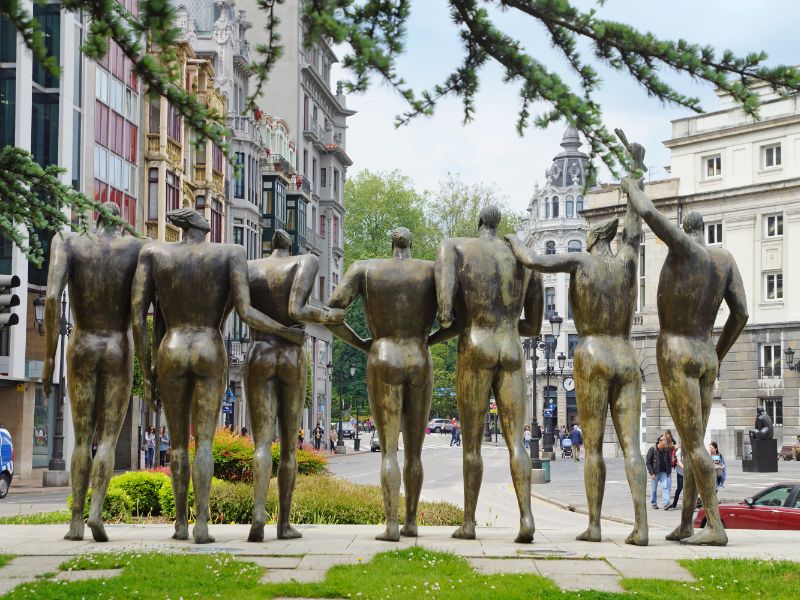 De bronzen standbeelden, sculpturen en monumenten van Oviedo.