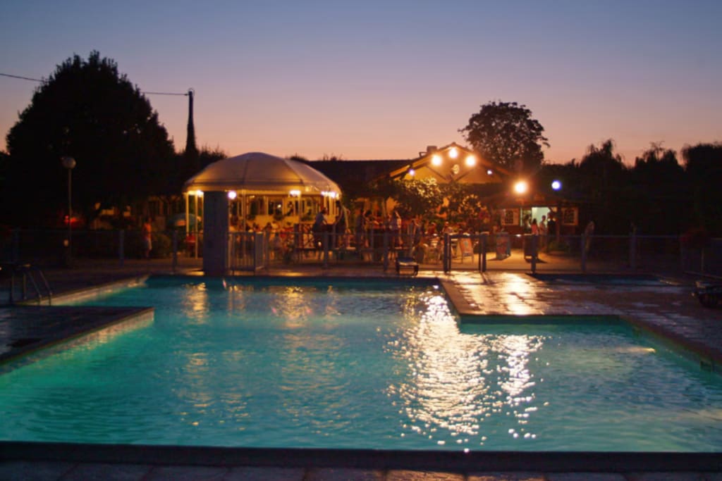 zwembad-restaurant-beste-campingrestaurant-Camping-Le-Coin-Tranquille