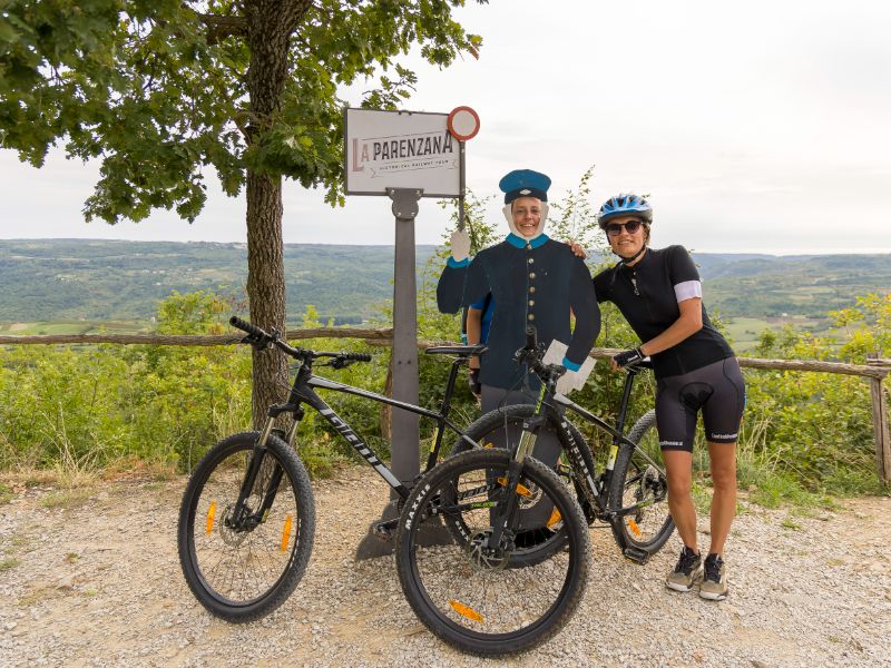 Mountainbiken op de Parenzana-trail in Istrië, Kroatië