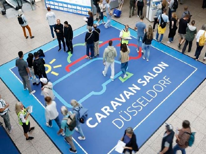 Bezoekers op de Caravan Salon