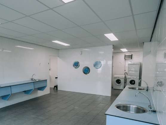 Wasmachine in sanitair gebouw Camping Zwinderen Drenthe