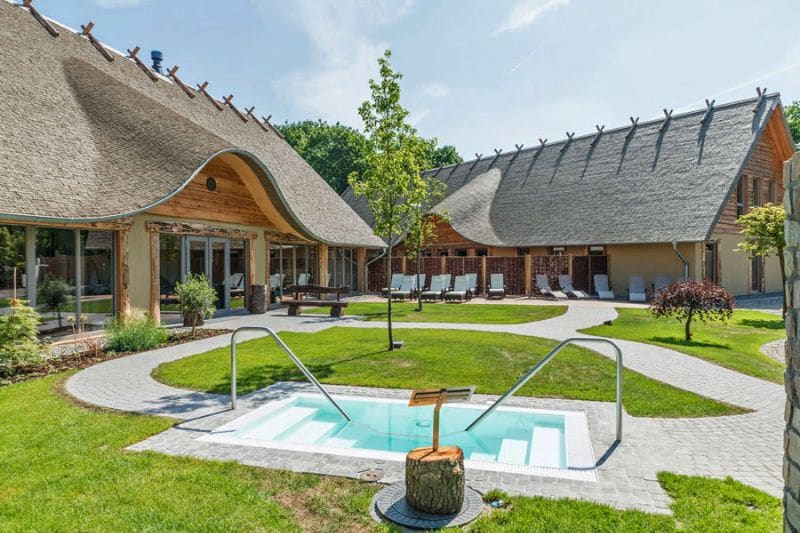 Wellness-camping: Wellness-oase in Alfsee Ferien- und Erlebnispark – Sauna en stoombad in het wellnessgedeelte van de 5-sterrencamping in Nedersaksen