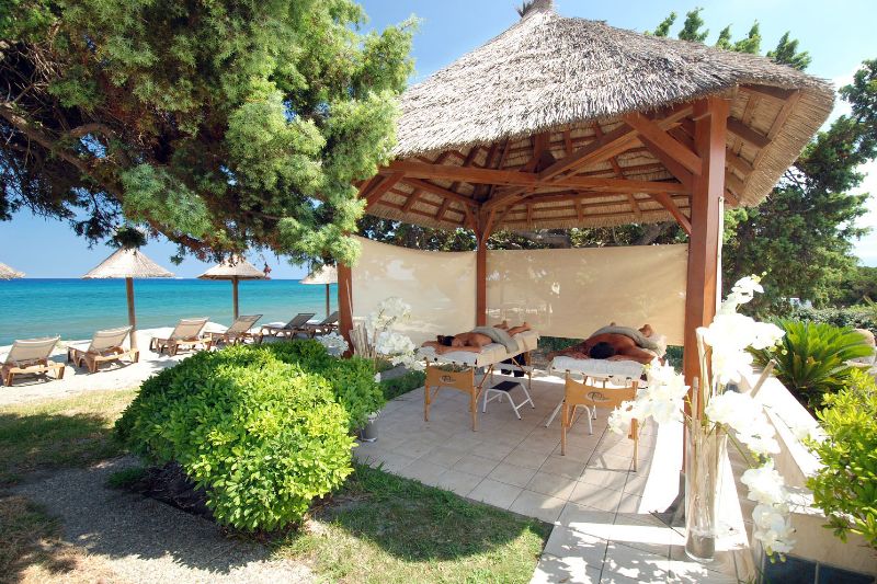 Wellness-camping aan zee in het Riva Bella Thalasso & Spa Resort – Sauna, hamam en zeezwembad op Corsica, Frankrijk