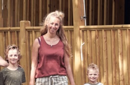 stacaravan met een baby