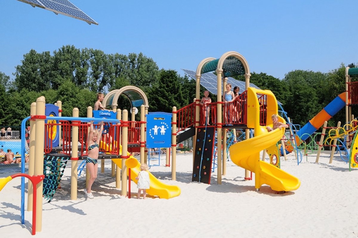 Speeltuin-tienercamping-Recreatieoord-Wilhelm-Tell-België