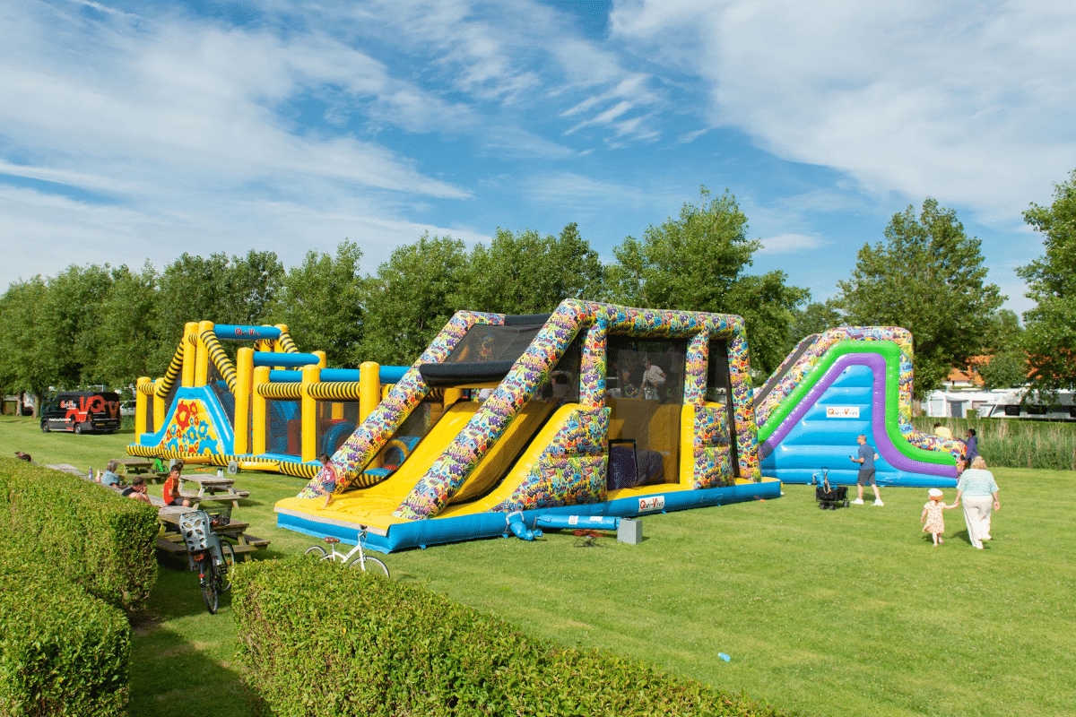 Springkussen-Kompas-Camping-Westende-jongerencamping België