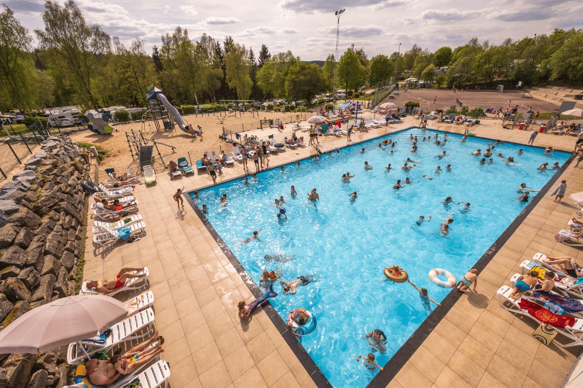 Zwembad-Ardennen-Camping-Bertrix-jongerencamping-België