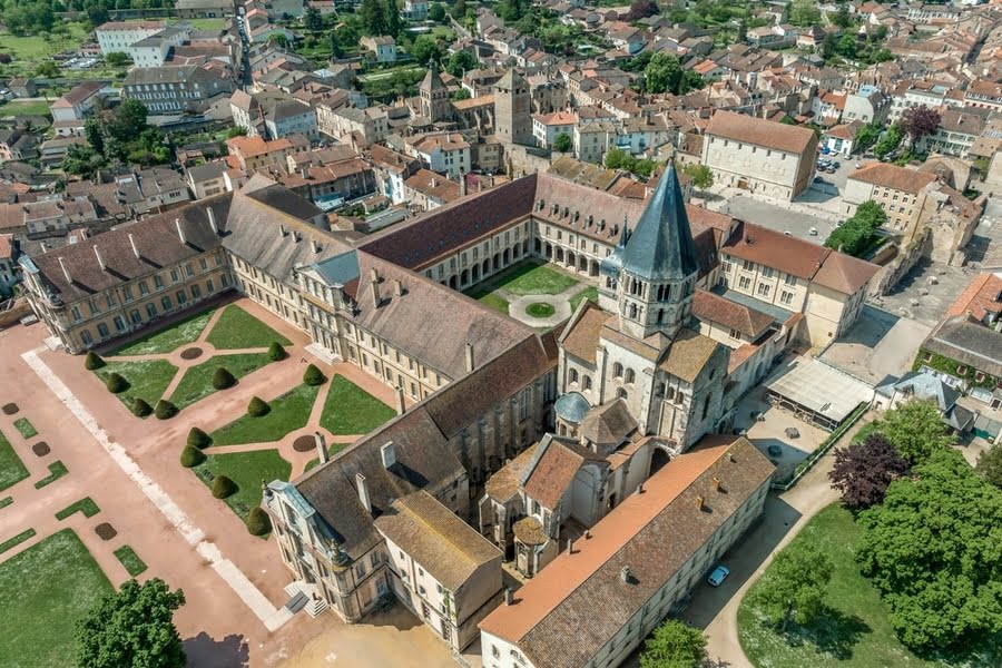 luchtfoto van de abdij van Cluny