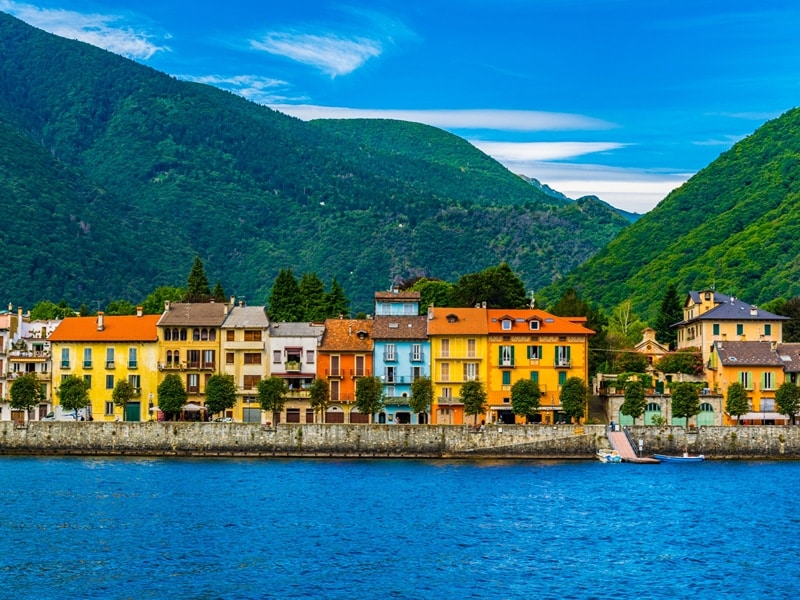 De kleurrijke huisje in het stadje Cannobio.