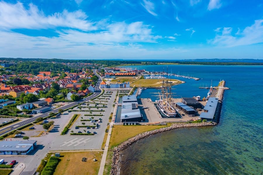 uitzicht op jachthaven van Ebeltoft